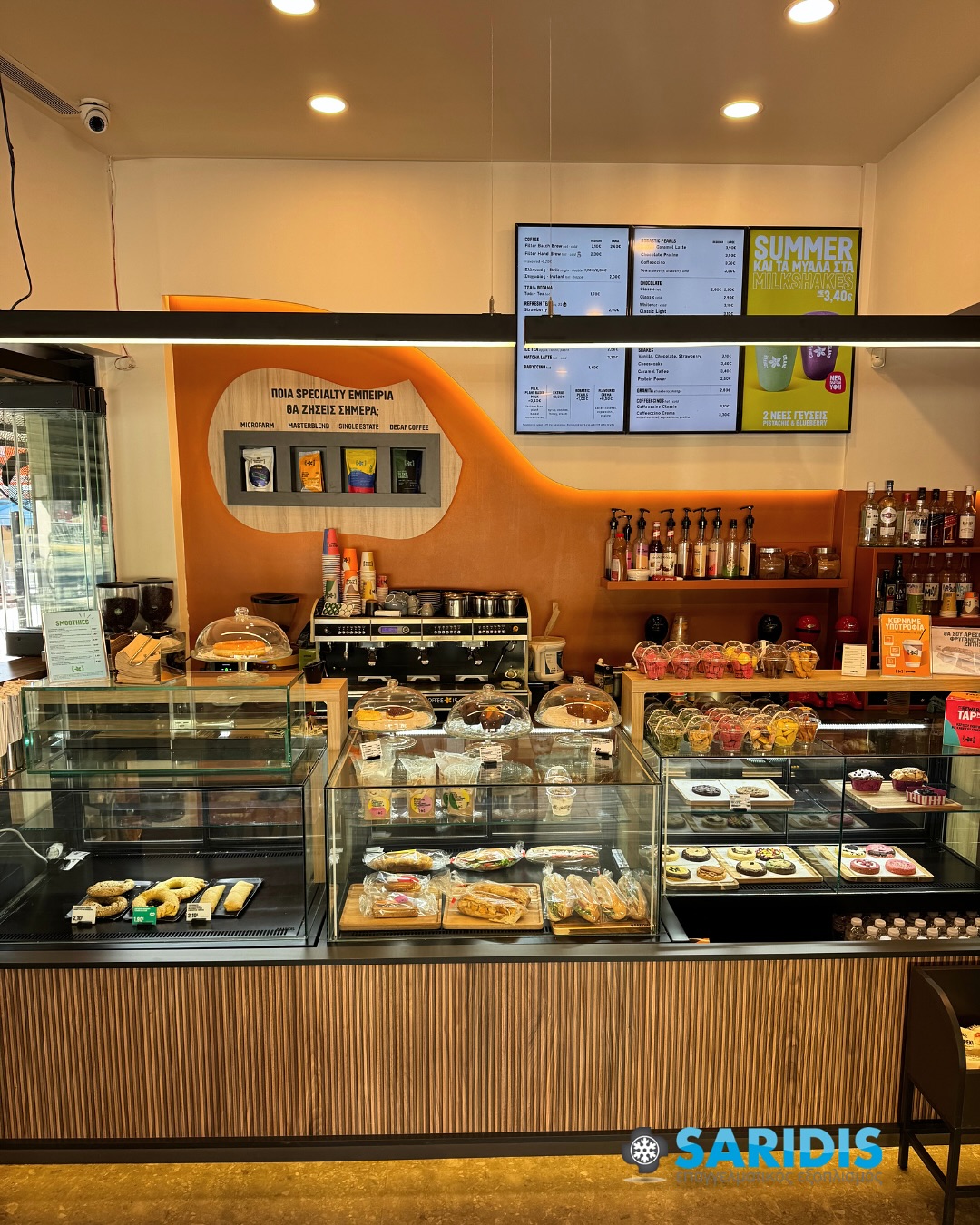 Coffee Island – Πεύκα – εξοπλισμός SARIDIS