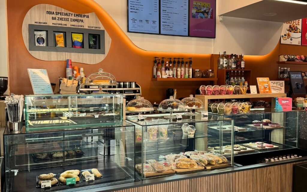 Coffee Island – Πεύκα – εξοπλισμός SARIDIS