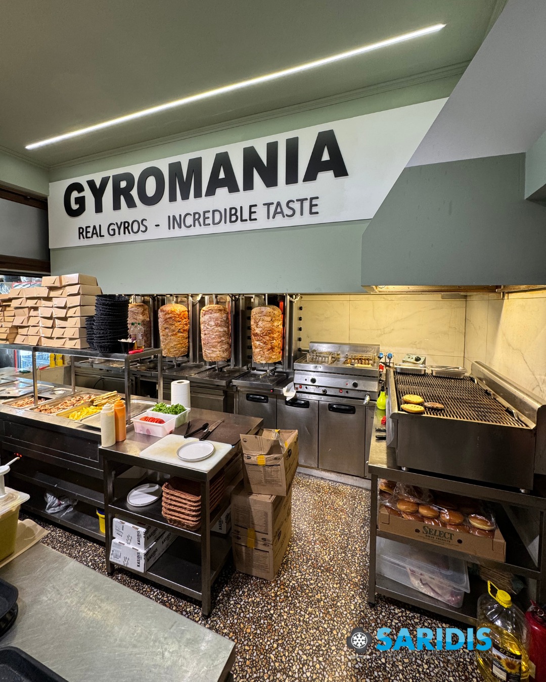 Gyromania στη Νικήτη Χαλκιδικής – επαγγελματική κουζίνα SARIDIS